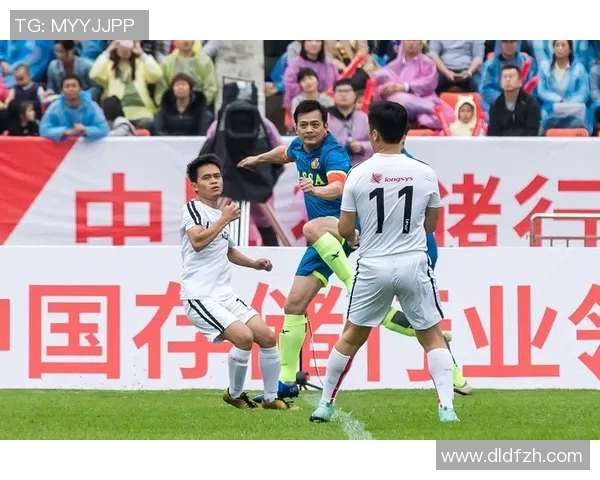 足球明星富林彭的传奇人生与赛场背后的故事揭秘